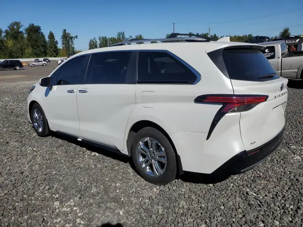 5TDESKFC4NS059666 2022 TOYOTA SIENNA - Image 2
