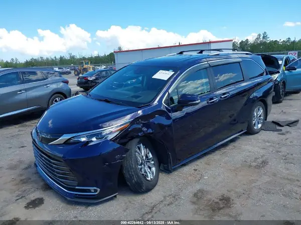 5TDESKFC4NS072028 2022 TOYOTA SIENNA - Image 2