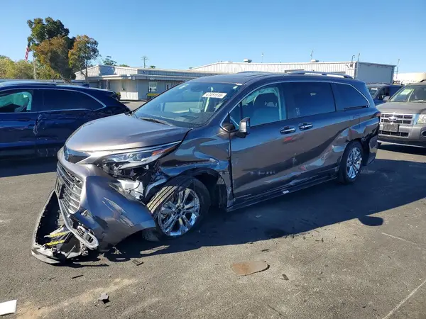 5TDESKFC4PS099636 2023 TOYOTA SIENNA - Image 1