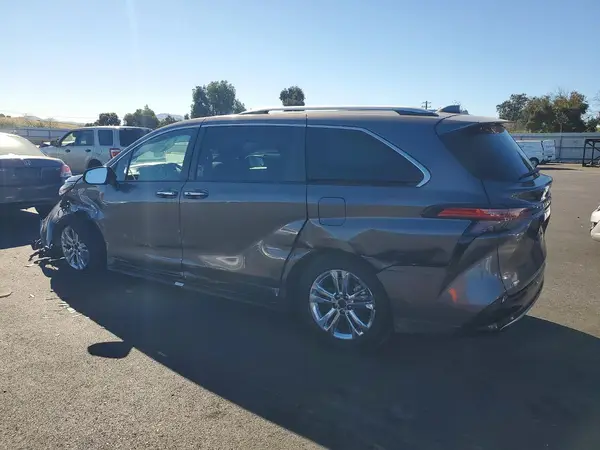 5TDESKFC4PS099636 2023 TOYOTA SIENNA - Image 2