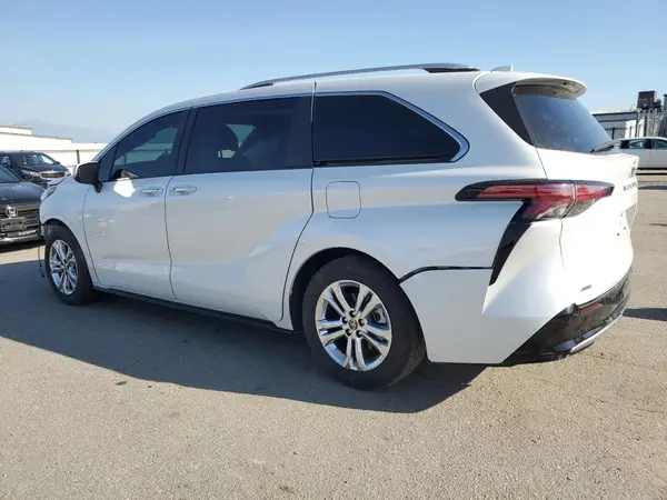 5TDESKFC4PS099796 2023 TOYOTA SIENNA - Image 2