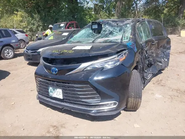 5TDESKFC4RS116731 2024 TOYOTA SIENNA - Image 2