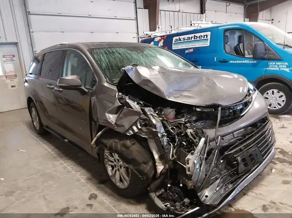 5TDESKFC4RS147915 2024 TOYOTA SIENNA - Image 1