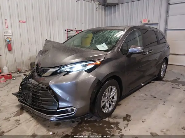 5TDESKFC4RS147915 2024 TOYOTA SIENNA - Image 2