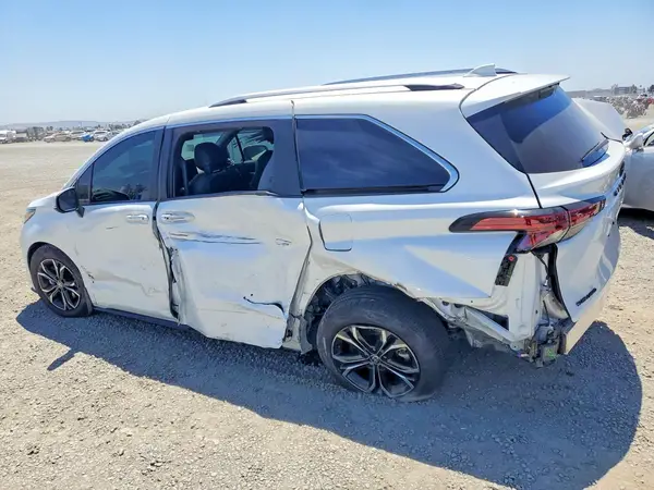 5TDESKFC4SS200487 2025 TOYOTA SIENNA - Image 2