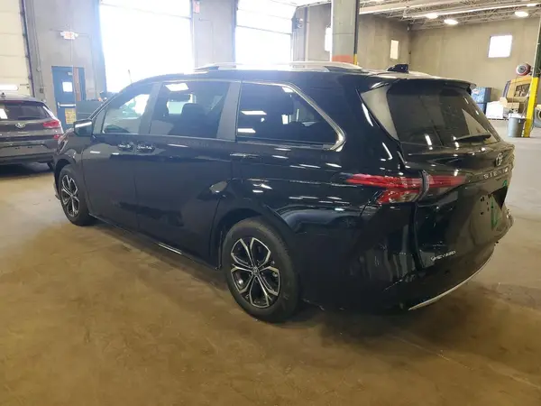 5TDESKFC4TS262067 2026 TOYOTA SIENNA - Image 2
