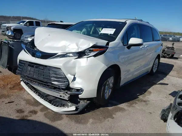 5TDESKFC5MS028618 2021 TOYOTA SIENNA - Image 2