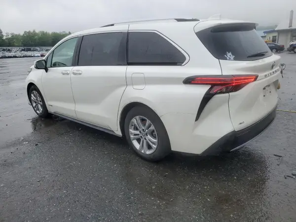 5TDESKFC5MS033415 2021 TOYOTA SIENNA - Image 2