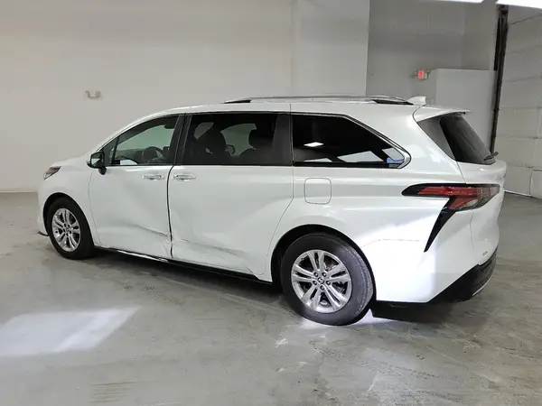 5TDESKFC5NS054637 2022 TOYOTA SIENNA - Image 2