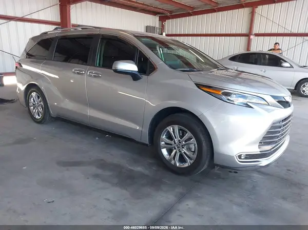 5TDESKFC5RS127284 2024 TOYOTA SIENNA - Image 1