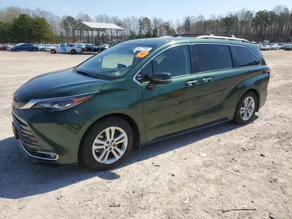 5TDESKFC5RS128385 2024 TOYOTA SIENNA - Image 1