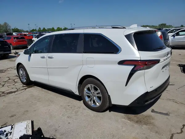 5TDESKFC5RS142111 2024 TOYOTA SIENNA - Image 2