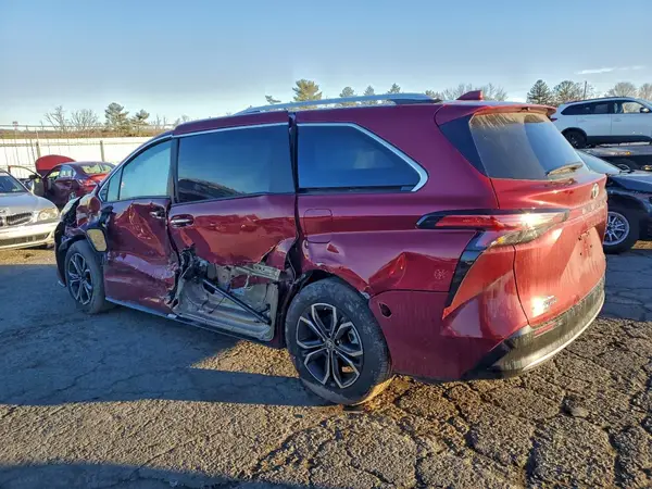 5TDESKFC5SS154569 2025 TOYOTA SIENNA - Image 2