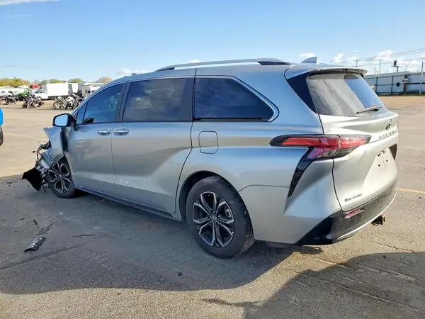 5TDESKFC5SS157827 2025 TOYOTA SIENNA - Image 2