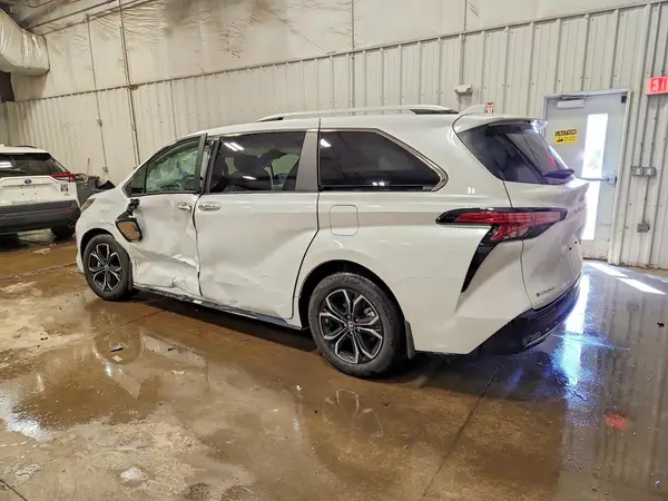 5TDESKFC5TS236853 2026 TOYOTA SIENNA - Image 2