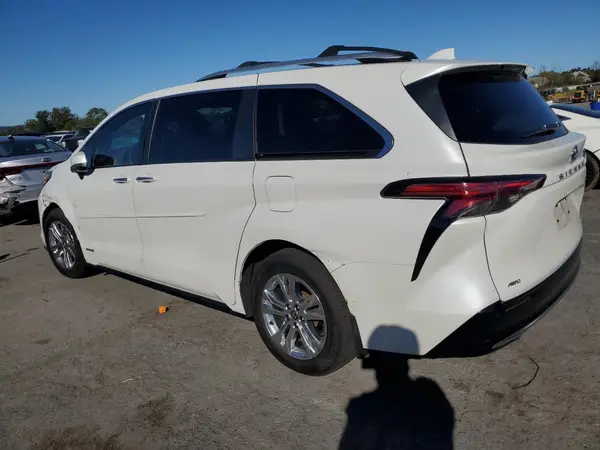 5TDESKFC6MS033052 2021 TOYOTA SIENNA - Image 2