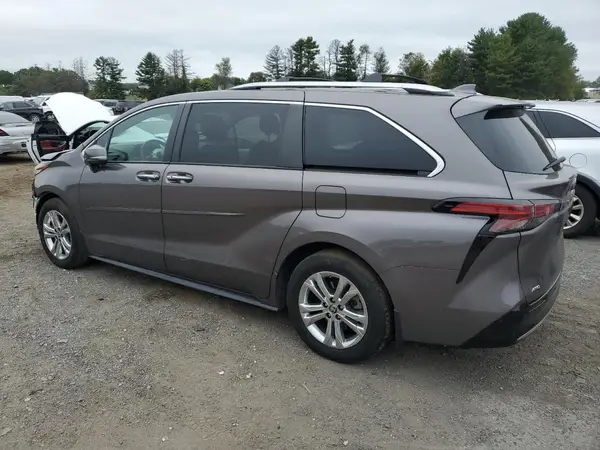 5TDESKFC6NS058678 2022 TOYOTA SIENNA - Image 2