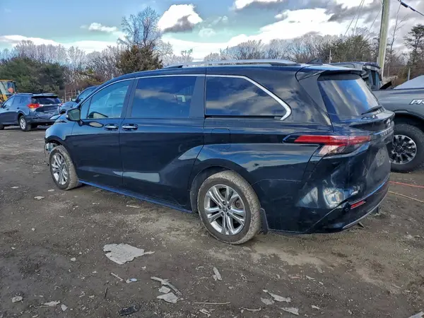 5TDESKFC6PS092879 2023 TOYOTA SIENNA - Image 2