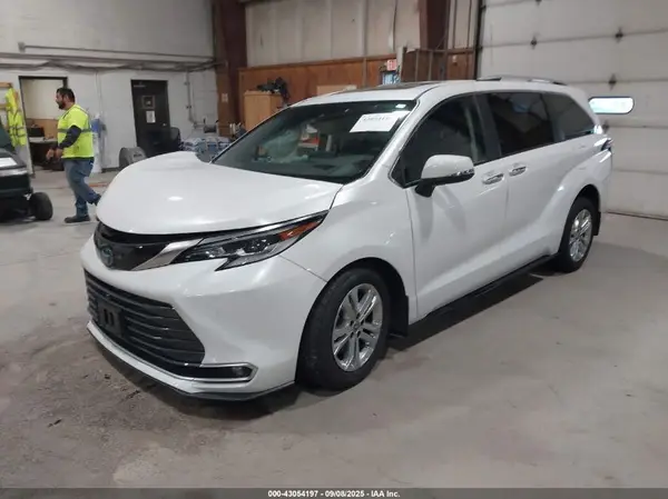 5TDESKFC6PS098603 2023 TOYOTA SIENNA - Image 2