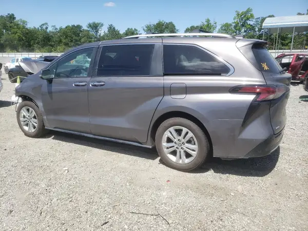 5TDESKFC6PS099606 2023 TOYOTA SIENNA - Image 2