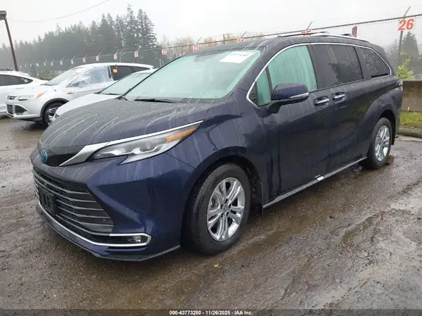 5TDESKFC6PS107106 2023 TOYOTA SIENNA - Image 2