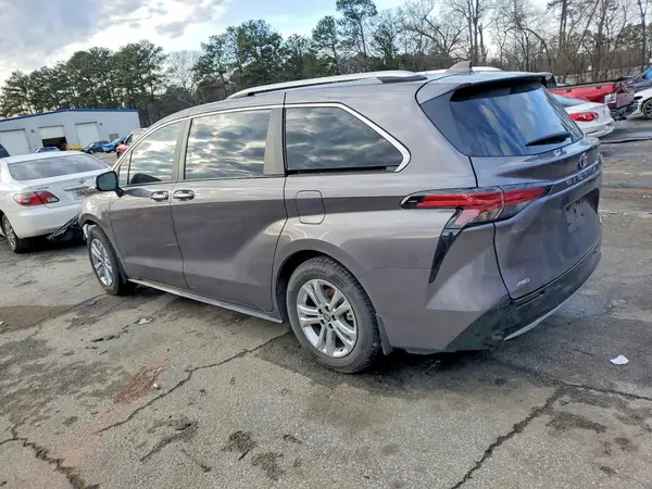 5TDESKFC6RS112809 2024 TOYOTA SIENNA - Image 2