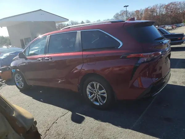 5TDESKFC6RS115984 2024 TOYOTA SIENNA - Image 2