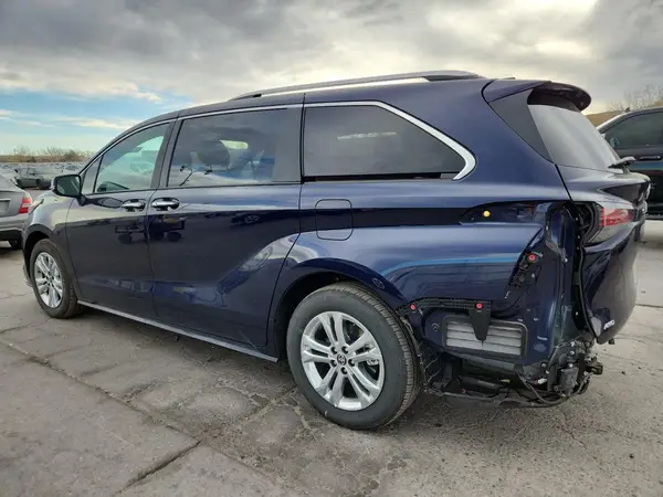 5TDESKFC6RS118805 2024 TOYOTA SIENNA - Image 2