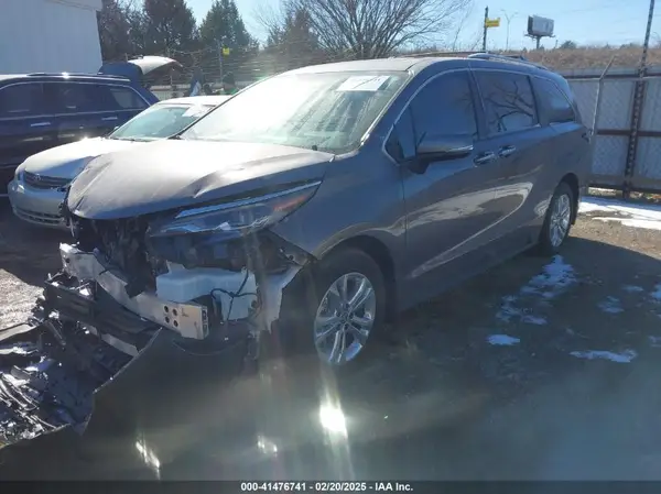 5TDESKFC6RS124975 2024 TOYOTA SIENNA - Image 2