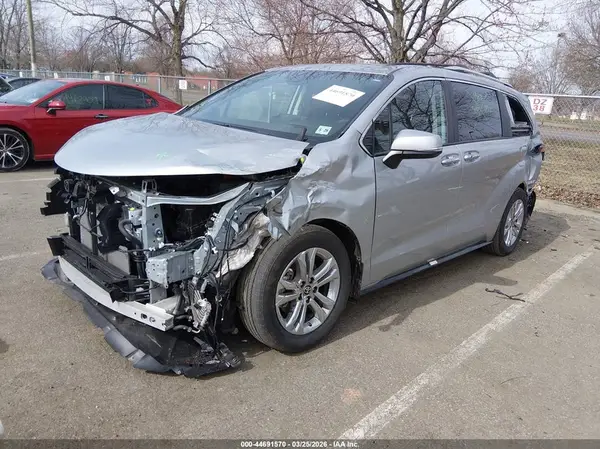 5TDESKFC6RS133949 2024 TOYOTA SIENNA - Image 2