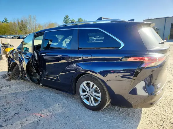 5TDESKFC6RS151884 2024 TOYOTA SIENNA - Image 2