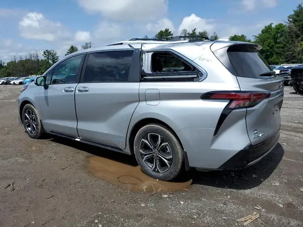 5TDESKFC6SS183725 2025 TOYOTA SIENNA - Image 2