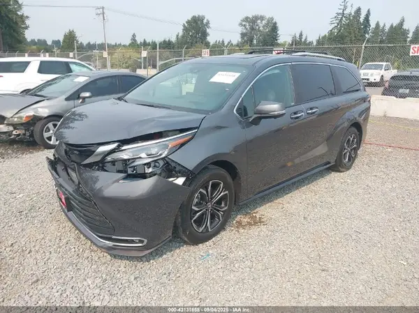5TDESKFC6SS205724 2025 TOYOTA SIENNA - Image 2