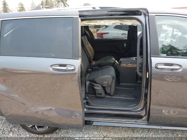 5TDESKFC6SS205724 2025 TOYOTA SIENNA - Image 8