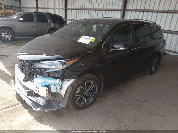 5TDESKFC6SS210874 2025 TOYOTA SIENNA - Image 2