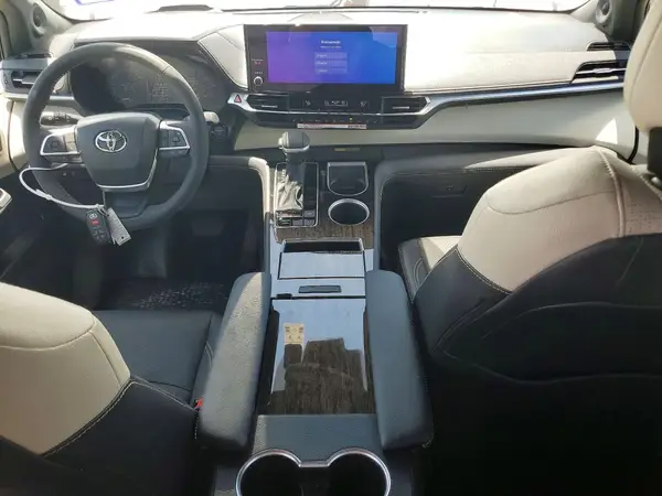 5TDESKFC6TS235923 2026 TOYOTA SIENNA - Image 8