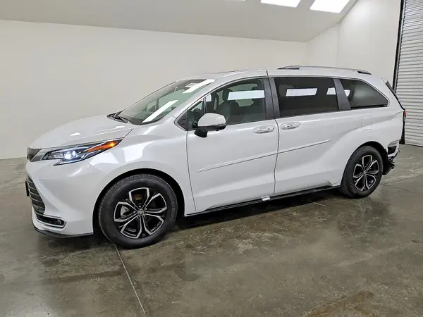 5TDESKFC6TS236604 2026 TOYOTA SIENNA - Image 1