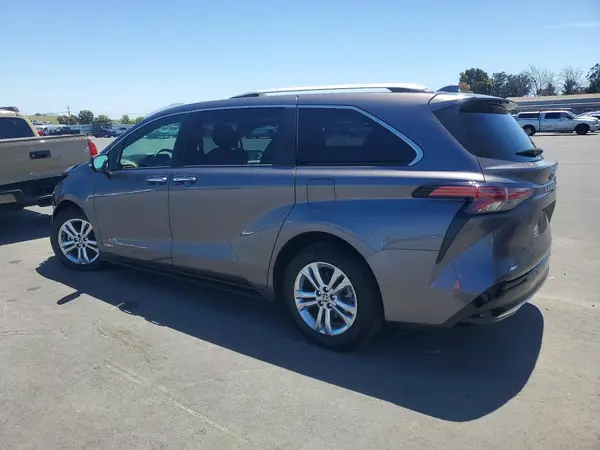 5TDESKFC7MS003932 2021 TOYOTA SIENNA - Image 2