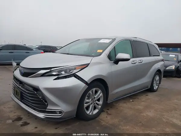 5TDESKFC7MS010282 2021 TOYOTA SIENNA - Image 2