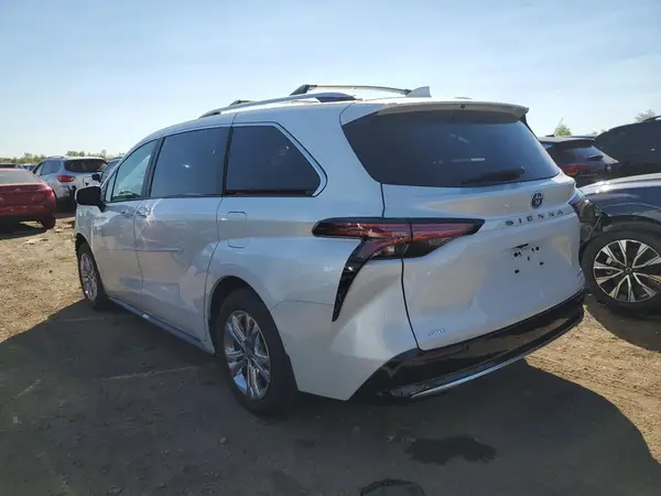 5TDESKFC7RS139050 2024 TOYOTA SIENNA - Image 2