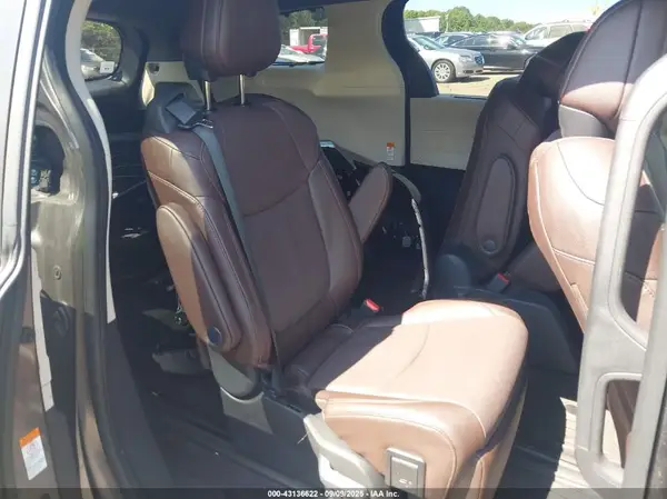 5TDESKFC7RS144037 2024 TOYOTA SIENNA - Image 8