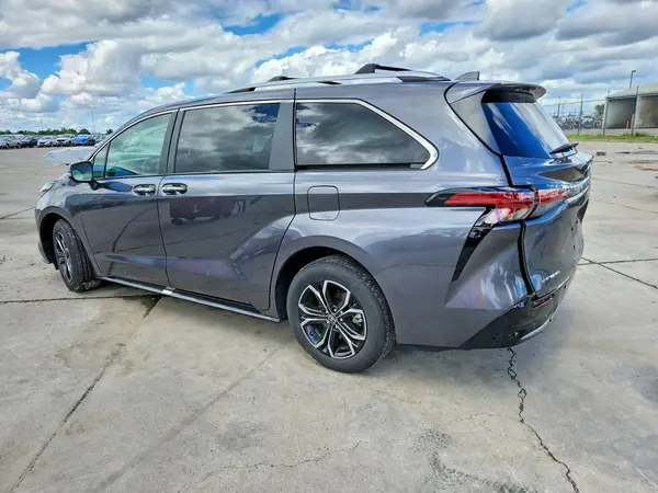 5TDESKFC7SS155450 2025 TOYOTA SIENNA - Image 2