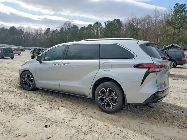 5TDESKFC7SS181224 2025 TOYOTA SIENNA - Image 2