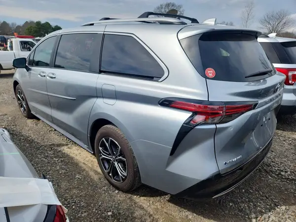 5TDESKFC7SS188741 2025 TOYOTA SIENNA - Image 2