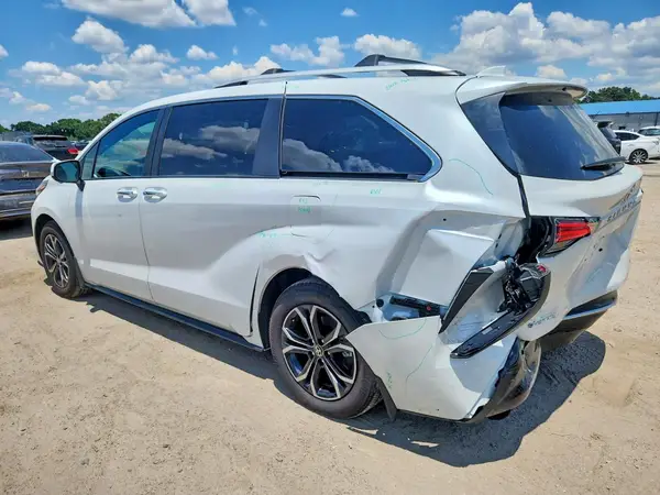 5TDESKFC7TS242928 2026 TOYOTA SIENNA - Image 2