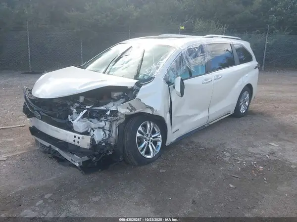 5TDESKFC8MS005172 2021 TOYOTA SIENNA - Image 2