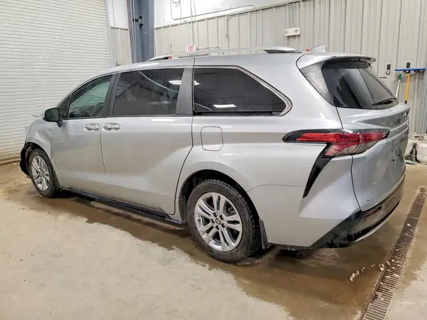 5TDESKFC8PS084590 2023 TOYOTA SIENNA - Image 2
