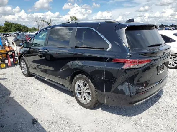 5TDESKFC8RS108356 2024 TOYOTA SIENNA - Image 2