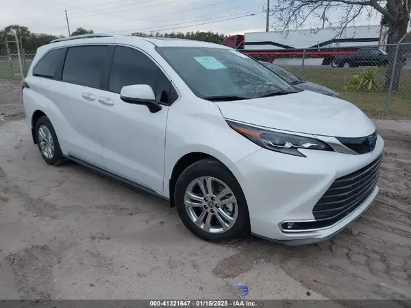 5TDESKFC8RS125304 2024 TOYOTA SIENNA - Image 1