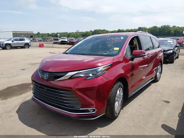 5TDESKFC8RS135671 2024 TOYOTA SIENNA - Image 2